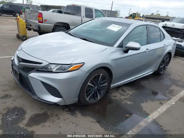 4T1B11HK0JU129623 2018 TOYOTA CAMRY - Image 2