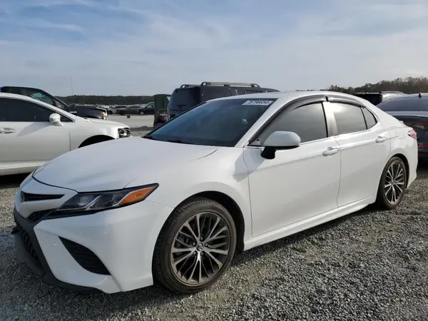 4T1B11HK0JU131128 2018 TOYOTA CAMRY - Image 1