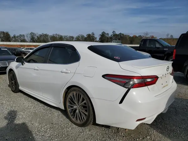 4T1B11HK0JU131128 2018 TOYOTA CAMRY - Image 2