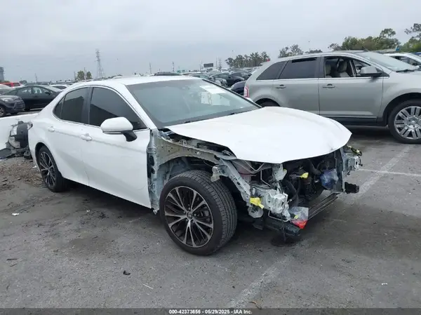 4T1B11HK0JU131548 2018 TOYOTA CAMRY - Image 1