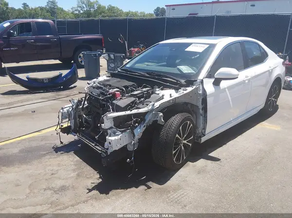 4T1B11HK0JU132568 2018 TOYOTA CAMRY - Image 2