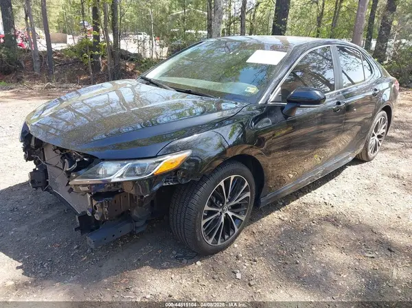 4T1B11HK0JU132747 2018 TOYOTA CAMRY - Image 2
