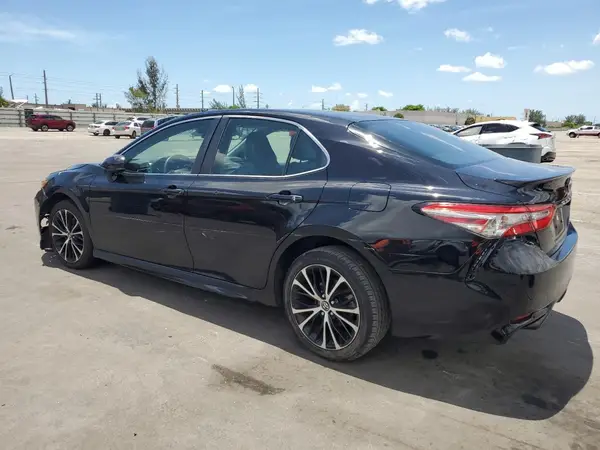 4T1B11HK0JU134207 2018 TOYOTA CAMRY - Image 2