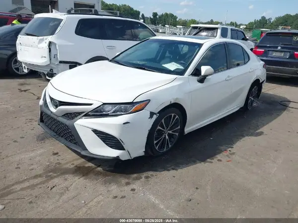 4T1B11HK0JU135762 2018 TOYOTA CAMRY - Image 2