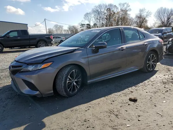 4T1B11HK0JU136264 2018 TOYOTA CAMRY - Image 1