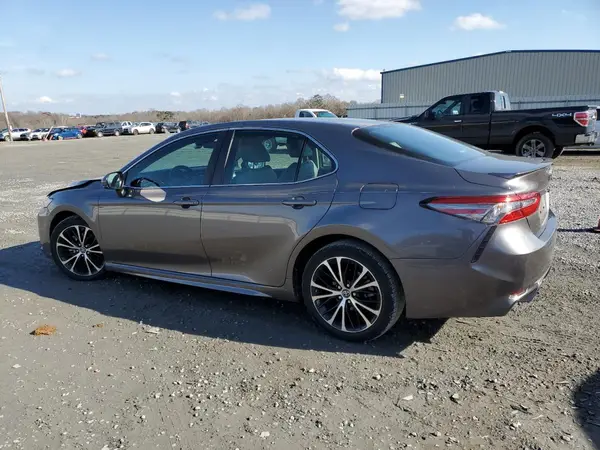 4T1B11HK0JU136264 2018 TOYOTA CAMRY - Image 2