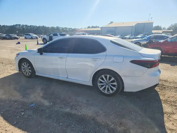 4T1B11HK0JU136555 2018 TOYOTA CAMRY - Image 2