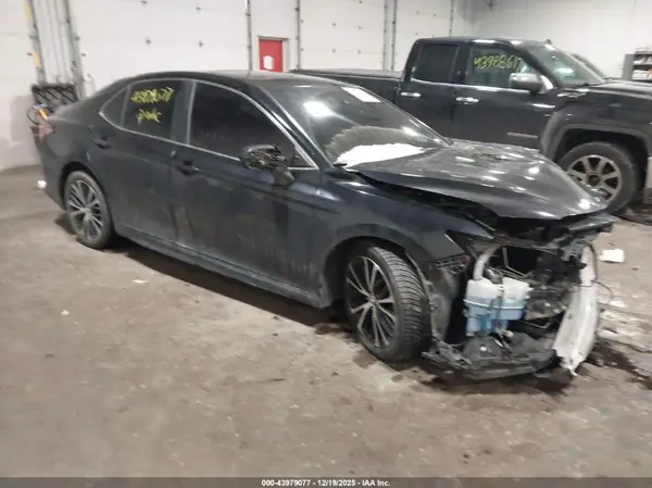 4T1B11HK0JU136765 2018 TOYOTA CAMRY - Image 1