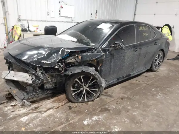 4T1B11HK0JU136765 2018 TOYOTA CAMRY - Image 2