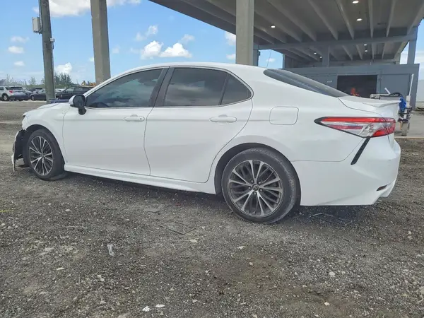 4T1B11HK0JU137365 2018 TOYOTA CAMRY - Image 2