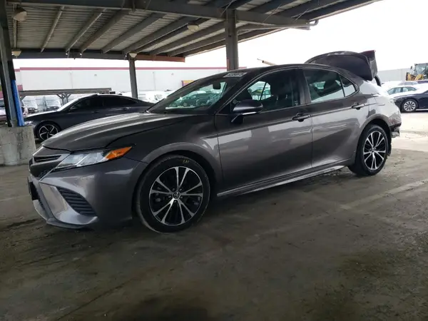 4T1B11HK0JU137950 2018 TOYOTA CAMRY - Image 1