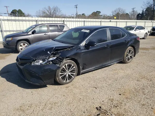 4T1B11HK0JU138337 2018 TOYOTA CAMRY - Image 1