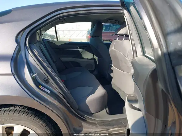 4T1B11HK0JU140105 2018 TOYOTA CAMRY - Image 8