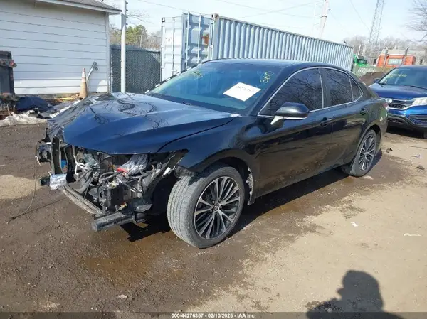 4T1B11HK0JU140301 2018 TOYOTA CAMRY - Image 2