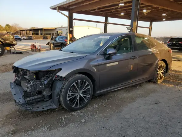 4T1B11HK0JU140606 2018 TOYOTA CAMRY - Image 1