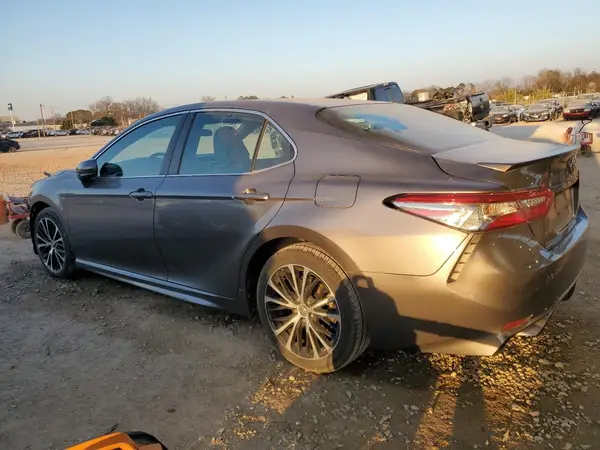 4T1B11HK0JU140606 2018 TOYOTA CAMRY - Image 2