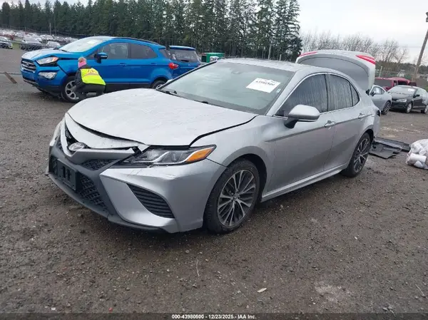4T1B11HK0JU140668 2018 TOYOTA CAMRY - Image 2