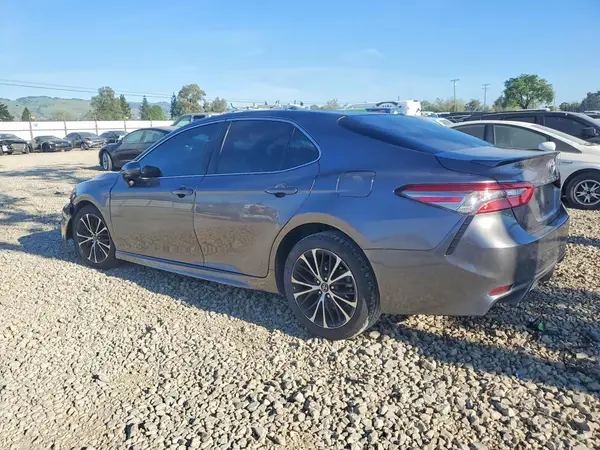4T1B11HK0JU140847 2018 TOYOTA CAMRY - Image 2