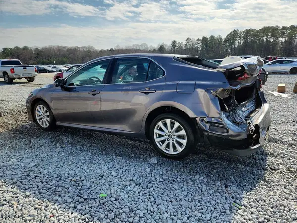 4T1B11HK0JU140945 2018 TOYOTA CAMRY - Image 2