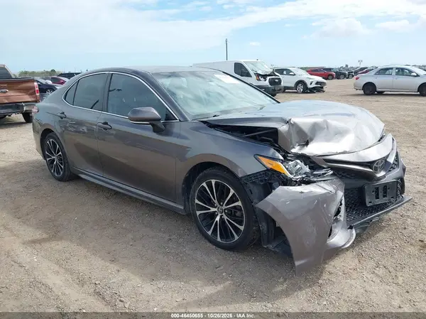 4T1B11HK0JU141111 2018 TOYOTA CAMRY - Image 1