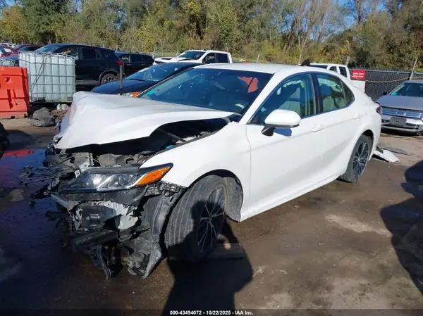 4T1B11HK0JU141335 2018 TOYOTA CAMRY - Image 2