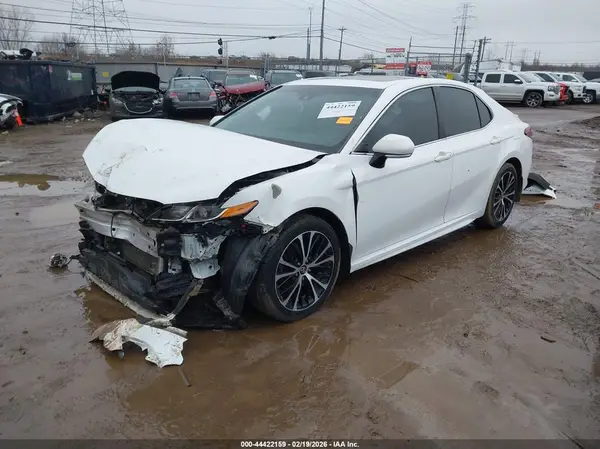 4T1B11HK0JU143022 2018 TOYOTA CAMRY - Image 2