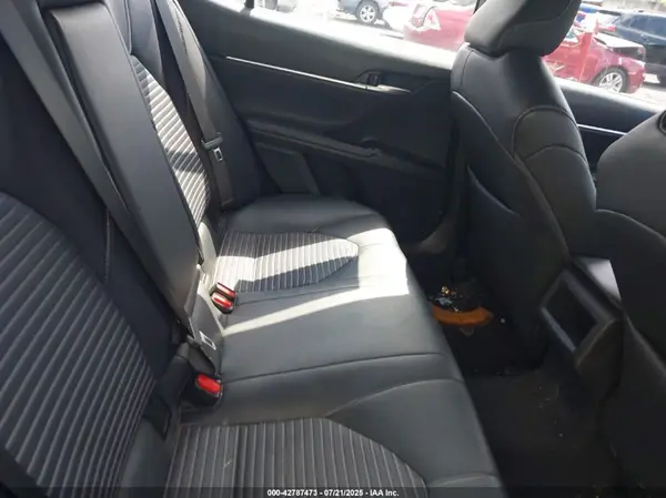 4T1B11HK0JU143294 2018 TOYOTA CAMRY - Image 8