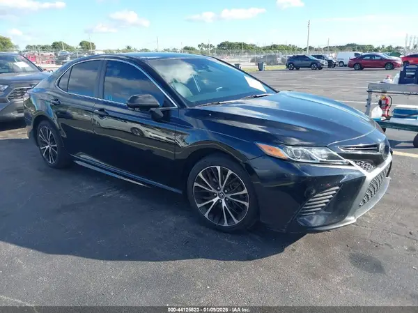4T1B11HK0JU145286 2018 TOYOTA CAMRY - Image 1