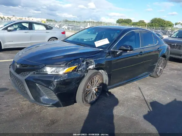 4T1B11HK0JU145286 2018 TOYOTA CAMRY - Image 2