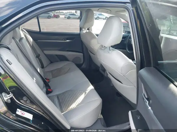 4T1B11HK0JU145286 2018 TOYOTA CAMRY - Image 8