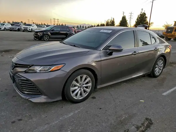 4T1B11HK0JU146731 2018 TOYOTA CAMRY - Image 1