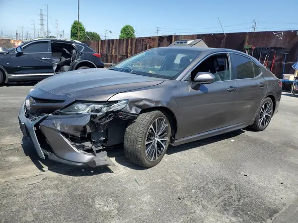 4T1B11HK0JU147054 2018 TOYOTA CAMRY - Image 1