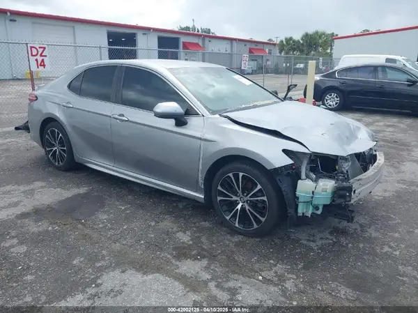 4T1B11HK0JU147619 2018 TOYOTA CAMRY - Image 1