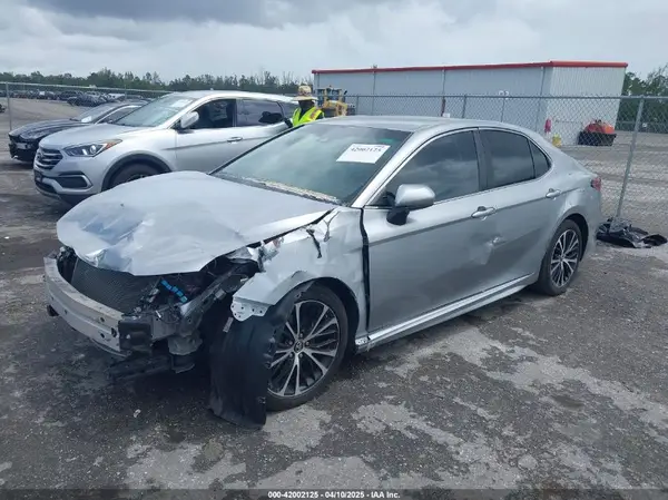 4T1B11HK0JU147619 2018 TOYOTA CAMRY - Image 2