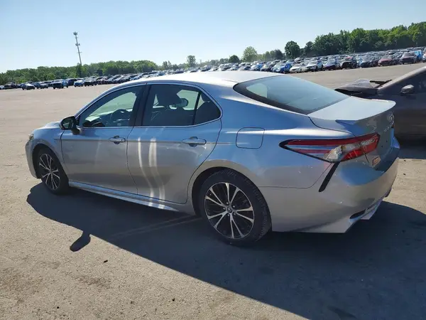 4T1B11HK0JU149077 2018 TOYOTA CAMRY - Image 2