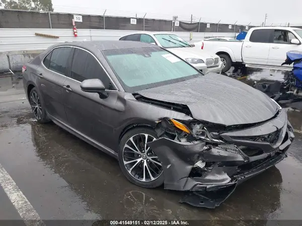 4T1B11HK0JU150455 2018 TOYOTA CAMRY - Image 1
