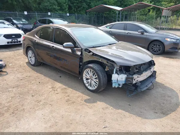 4T1B11HK0JU150696 2018 TOYOTA CAMRY - Image 1