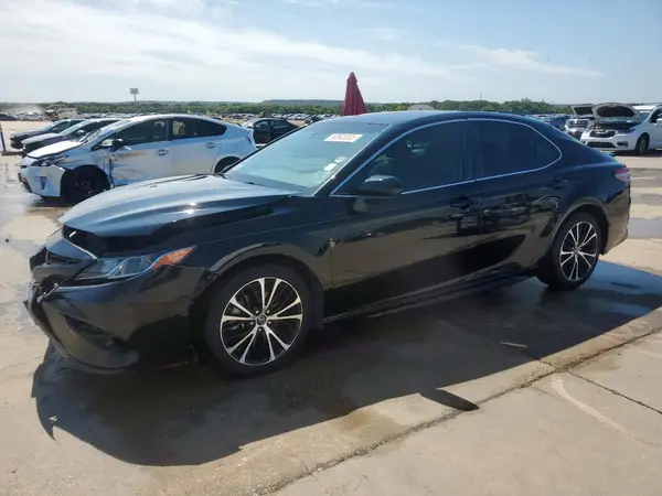 4T1B11HK0JU151945 2018 TOYOTA CAMRY - Image 1