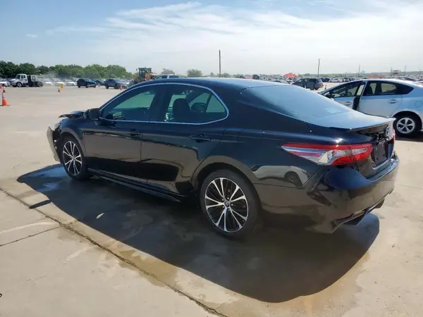 4T1B11HK0JU151945 2018 TOYOTA CAMRY - Image 2