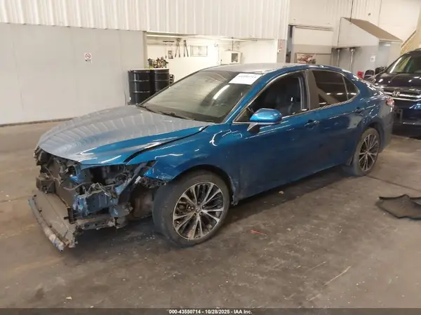 4T1B11HK0JU153775 2018 TOYOTA CAMRY - Image 2