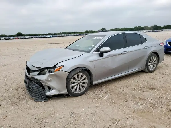 4T1B11HK0JU153789 2018 TOYOTA CAMRY - Image 1
