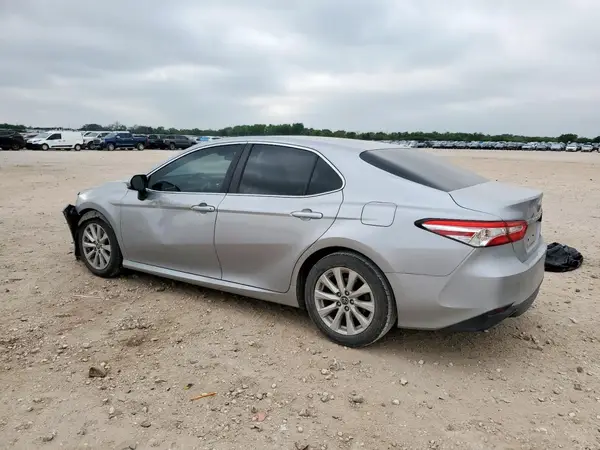 4T1B11HK0JU153789 2018 TOYOTA CAMRY - Image 2