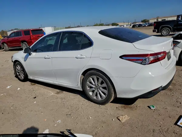 4T1B11HK0JU153887 2018 TOYOTA CAMRY - Image 2