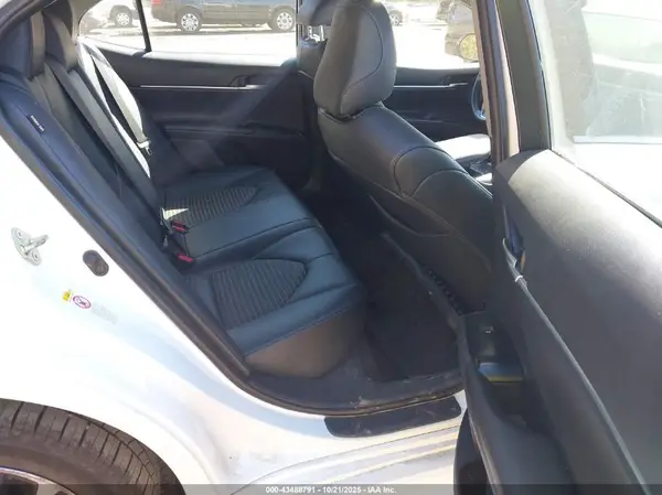 4T1B11HK0JU154697 2018 TOYOTA CAMRY - Image 8