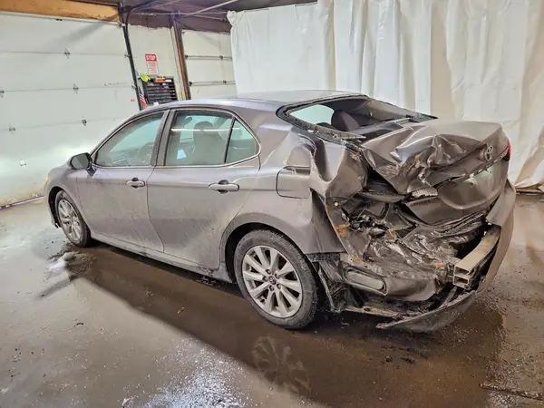 4T1B11HK0JU155915 2018 TOYOTA CAMRY - Image 2