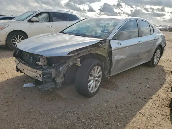 4T1B11HK0JU156157 2018 TOYOTA CAMRY - Image 1