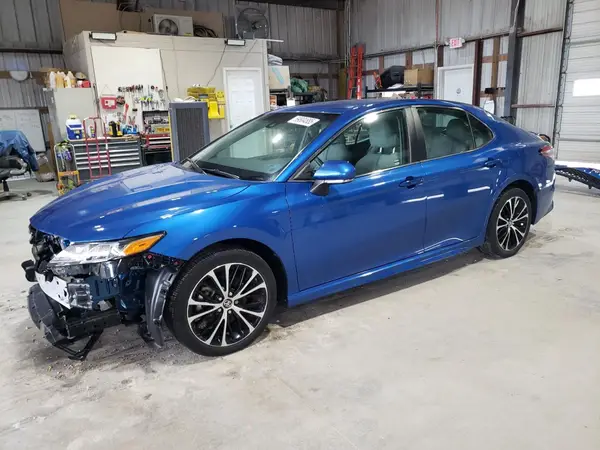 4T1B11HK0JU158457 2018 TOYOTA CAMRY - Image 1