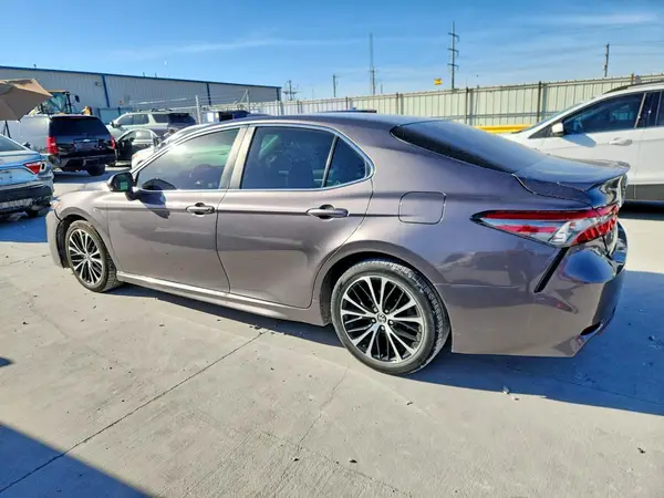 4T1B11HK0JU158720 2018 TOYOTA CAMRY - Image 2
