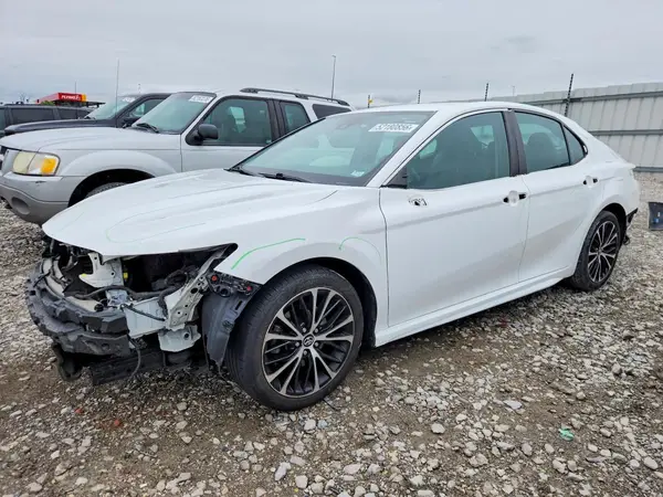 4T1B11HK0JU159477 2018 TOYOTA CAMRY - Image 1