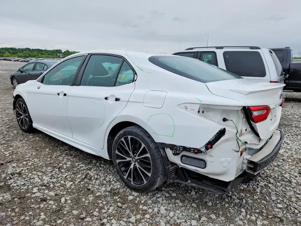 4T1B11HK0JU159477 2018 TOYOTA CAMRY - Image 2